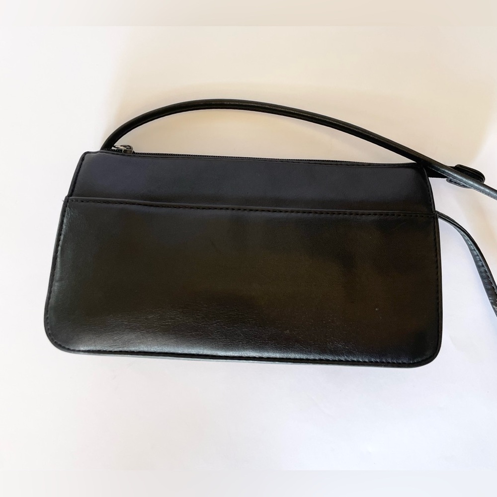 Vintage, classic Lord & Taylor black leather top-zipper purse